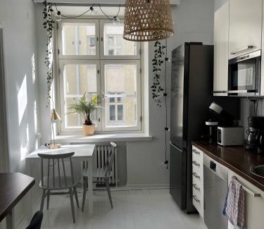 Punavuori Apartment | Elegant Stay in the Heart of Punavuori - Rated 9.5/10