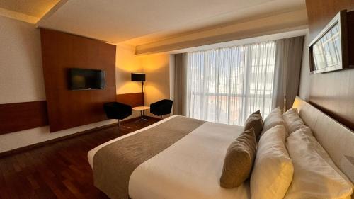 Buenos Aires Central Business District Hotel | Stylish Design Suites Buenos Aires with Spa & Pool Access