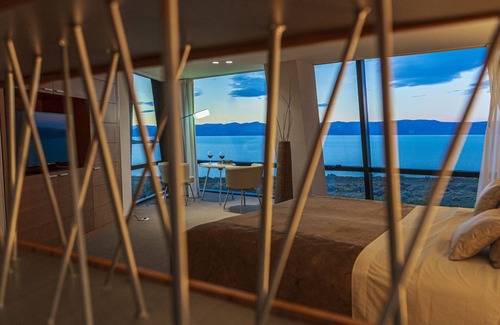 Macrozona Meseta Cerro Calafate Hotel | Stylish Design Suites Calafate with Spa and Pool Access