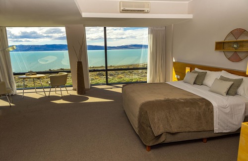 Macrozona Meseta Cerro Calafate Hotel | Stylish Design Suites Calafate with Spa and Pool Access
