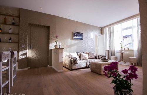 La Llotja-Born Apartment | Stylish Design Suites Palma with Oceanfront Views