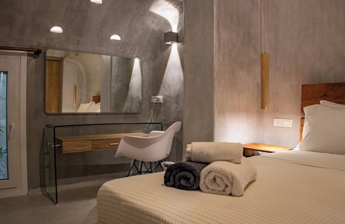 Paradise Hotel | Stylish Apartment with Jacuzzi & Sea View, Infinity Pool