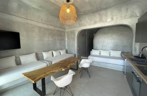 Paradise Hotel | Stylish Apartment with Jacuzzi & Sea View, Infinity Pool