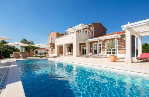 Rezanci Villa | Explore Design Terra: Family-Friendly with a Relaxing Hot Tub
