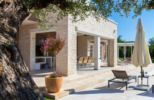 Rezanci Villa | Explore Design Terra: Family-Friendly with a Relaxing Hot Tub