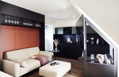 Ludwigsvorstadt-Kliniken Hotel | Artistic Retreat in Munich with Eco-Friendly Amenities