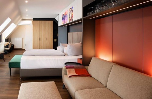 Ludwigsvorstadt-Kliniken Hotel | Artistic Retreat in Munich with Eco-Friendly Amenities