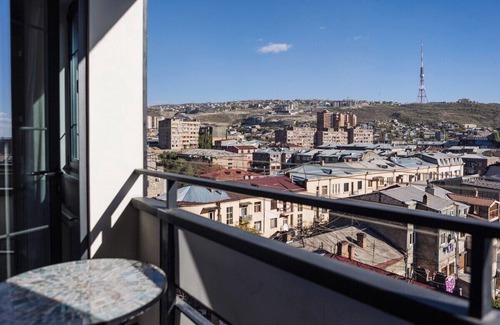 Kentron Apartment | Modern 2BR Apartment in City Center with Self Check-In
