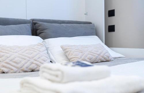 Centro Direzionale Apartment | Contemporary Milanese Studio in Vibrant City Neighborhood