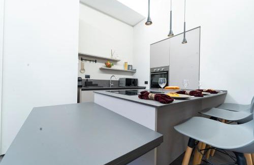 Centro Direzionale Apartment | Contemporary Milanese Studio in Vibrant City Neighborhood
