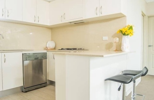 Gordon Apartment | Convenient Home with Kitchen & Breakfast in Gordon