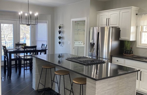 White Mills House | Ideal Retreat for Workers, Minutes from Blue Oval SK Site