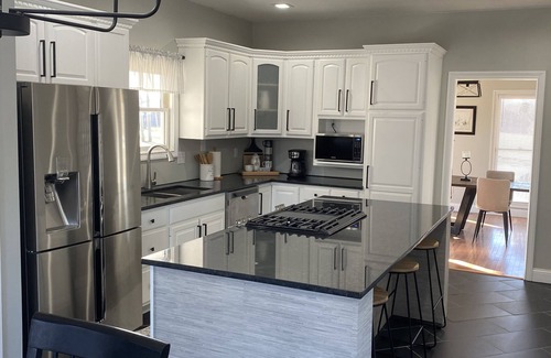 White Mills House | Ideal Retreat for Workers, Minutes from Blue Oval SK Site