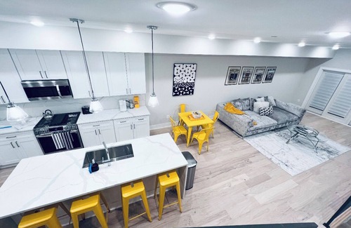 Trinidad House | Designer 3 BDR Penthouse with Rooftop & Monument View