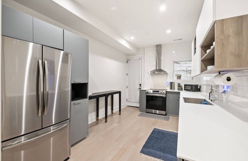 Columbia Heights House | Designer 3BR DC Home | King Bed, Family‑Friendly