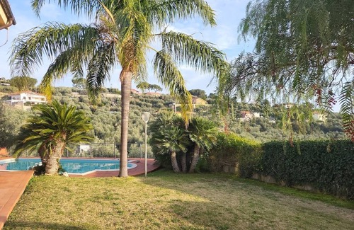 Monade Santa Lucia Apartment | Stylish Apartment with Private Pool and Garden Oasis View