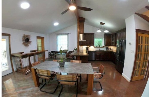 Camp Taylor House | Stylish Architectural Home Perfect for Family Getaways
