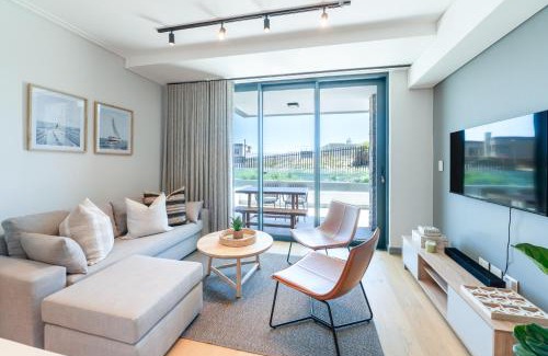 Bloubergstrand Apartment | Designer Beachfront 2 bed with swimming pool in Blouberg, Cape Town- 02 Azul