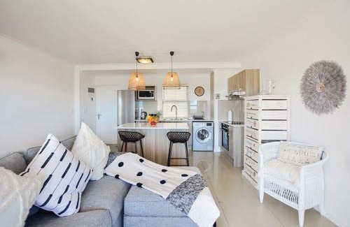 Big Bay Apartment | Modern Beachfront Apartment in Big Bay with Pool Access