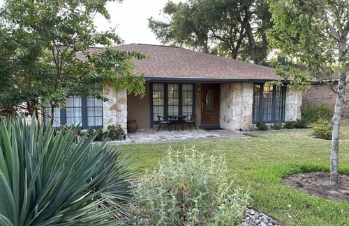 Anderson Mill House | Stylish 70s Ranch with Unique Amenities and Outdoor Space