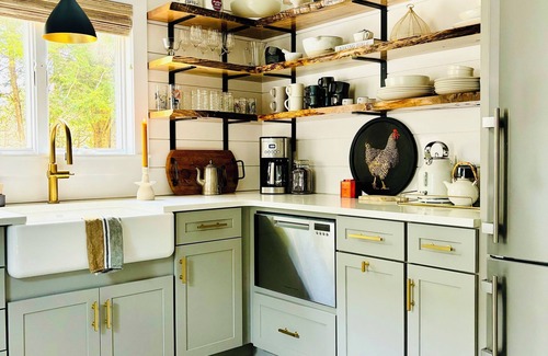 Richmond Cottage | Renovated Berkshire Cottage: Pet-Friendly Ocean View Retreat