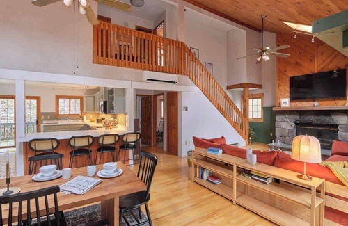 Margaretville House | Designer Chalet with Hot Tub & Spa - Rated 10/10 by Guests