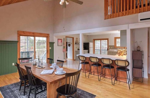 Margaretville House | Designer Chalet with Hot Tub & Spa - Rated 10/10 by Guests