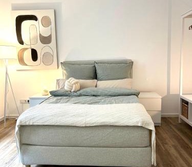 Sudstadt Nordlicher Teil Apartment | Modern City Apartment for 6 Guests in Prime Location
