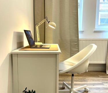 Sudstadt Nordlicher Teil Apartment | Modern City Apartment for 6 Guests in Prime Location
