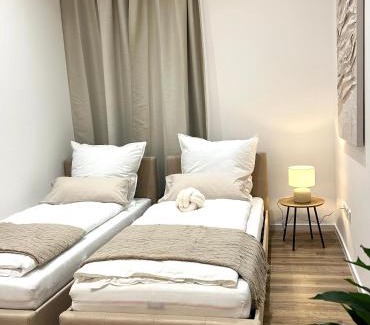 Sudstadt Nordlicher Teil Apartment | Modern City Apartment for 6 Guests in Prime Location