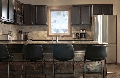 Crested Butte Condo | Designer Condo: Hot Tub, Amazing Views & 10/10 Guest Rated