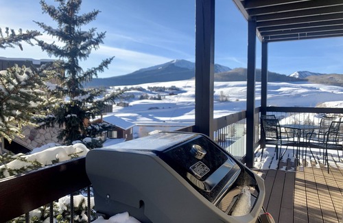 Crested Butte Condo | Designer Condo: Hot Tub, Amazing Views & 10/10 Guest Rated