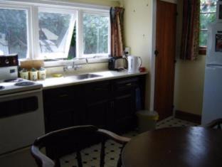 Sydenham Bed & Breakfast | Elegant Designer Cottage with Top Dining Experience