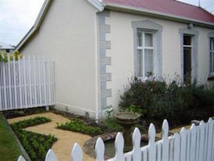 Sydenham Bed & Breakfast | Elegant Designer Cottage with Top Dining Experience