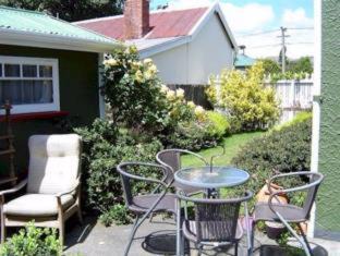 Sydenham Bed & Breakfast | Elegant Designer Cottage with Top Dining Experience