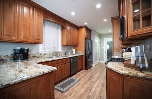 Santa Ana House | Designer 6 Bedroom Home with Pool & Ocean Views - Rated 10/10