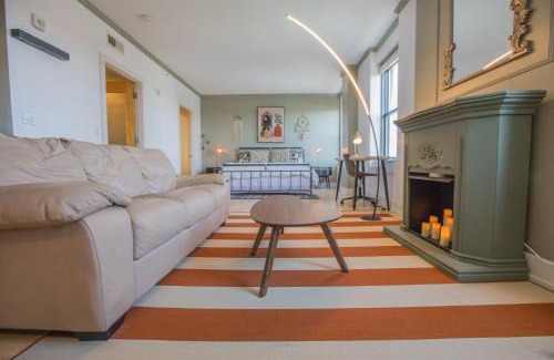 Downtown Des Moines Apartment | Stylish Downtown Condo Suite with Breathtaking Views