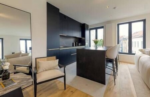 University District House | Designer flat 3BR & Mini Golf
