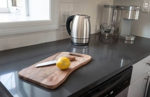 Des Plaines House | Top-Rated Des Plaines Urban Retreat: Pet-Friendly Getaway