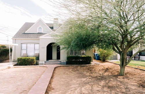 Coronado House | Exceptional Designer Duplex with Spa Minutes from Downtown