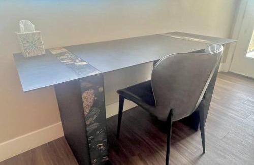Hollywood Apartment | Designer Hollywood Penthouse with Private Balcony - 10/10 Rated