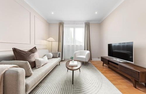 Harrow Road Apartment | Designer Home in Central London - Guest Rated 9.7/10