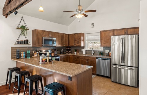 Dripping Springs House | Inviting Cottage in Historic Dripping Springs with Spa & Breakfast