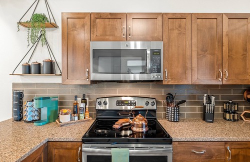 Dripping Springs House | Inviting Cottage in Historic Dripping Springs with Spa & Breakfast