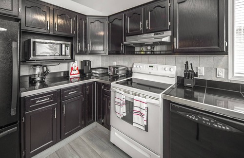 Northwest Calgary House | Designer Inspired Serene Home! 5BR/3.5BA/Garage/Fireplace