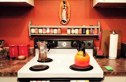 Williamsburg Apartment | Cozy Studio 7 in Williamsburg with Kitchen Amenities