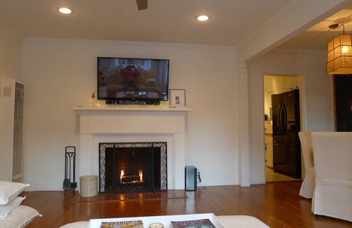 West Hollywood House | Stylish 2-Bedroom Retreat with Pool in WeHo - Guest Rated 9.8