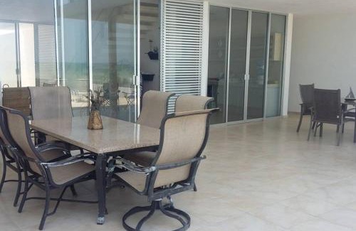 San Benito House | Designer’s House Beachfront with Ocean View & Free WiFi