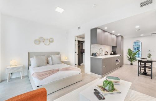 Downtown Miami Apartment | Designer Studio Downtown Miami with Rooftop Pool and Gym