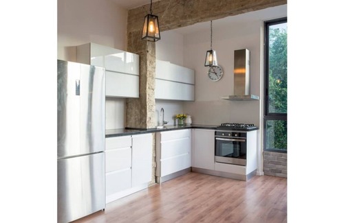 Ramat Hasharon House | Modern Beachside Retreat with Family-Friendly Amenities